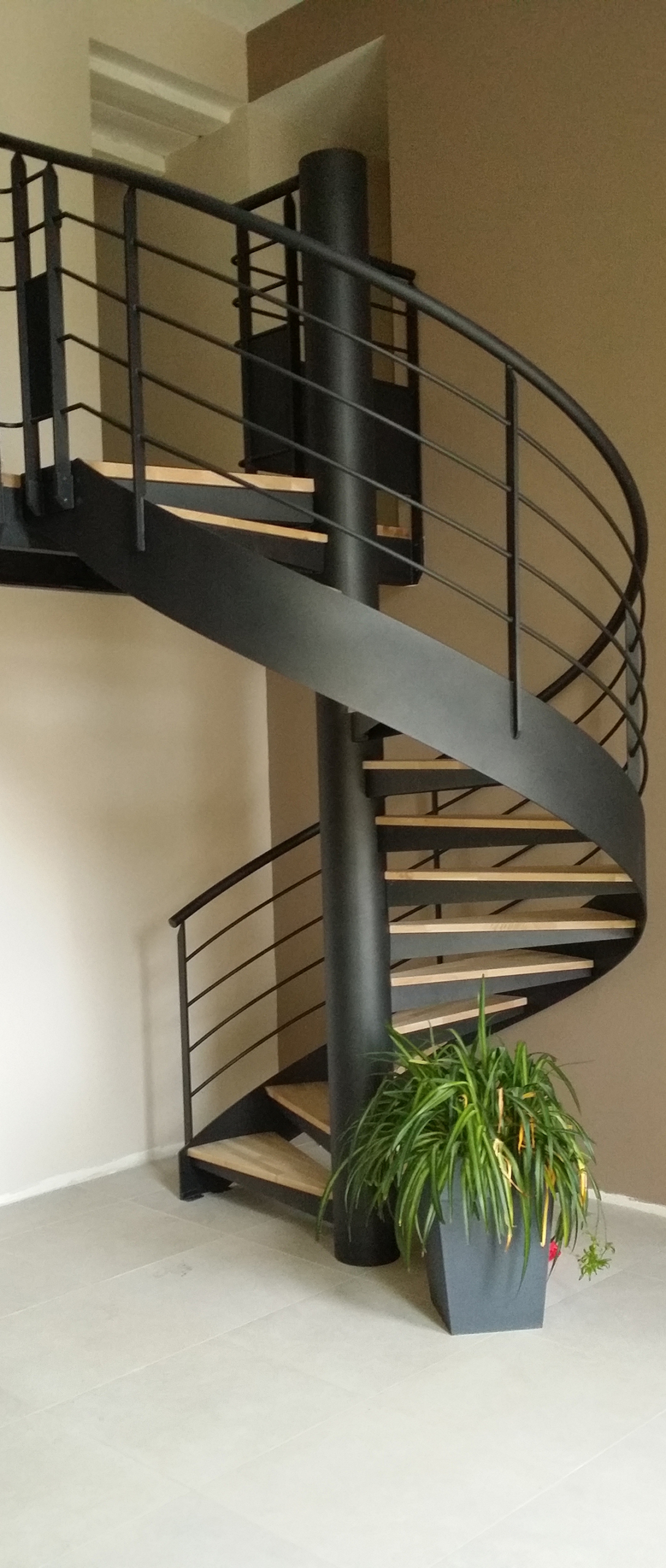 Escalier métallique en colimaçon à Saint-Sébastien-sur-Loire